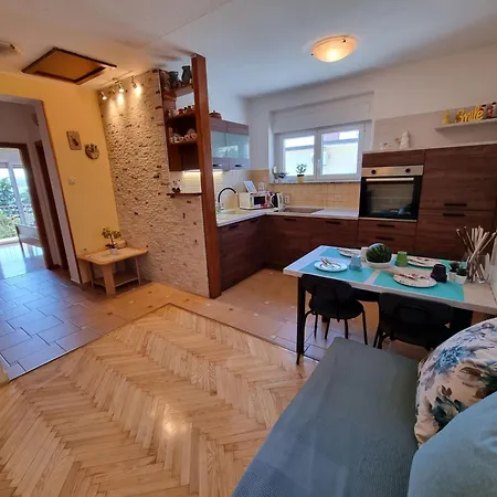 Mit Terrasse By Interhome تْسْغيكفانِتْسا